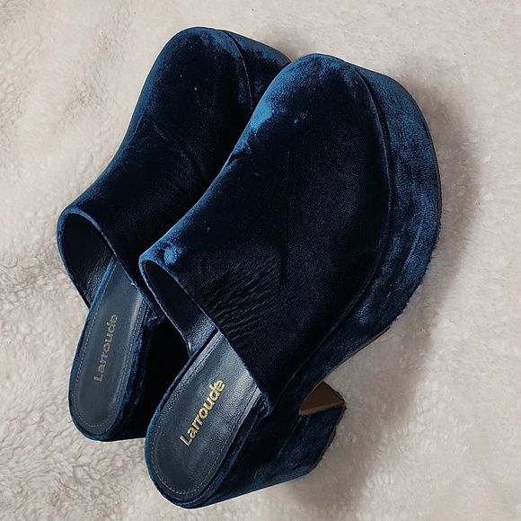 Larroudé Miso Platform Clog in Deepsea Velvet. - Picture 3 of 16
